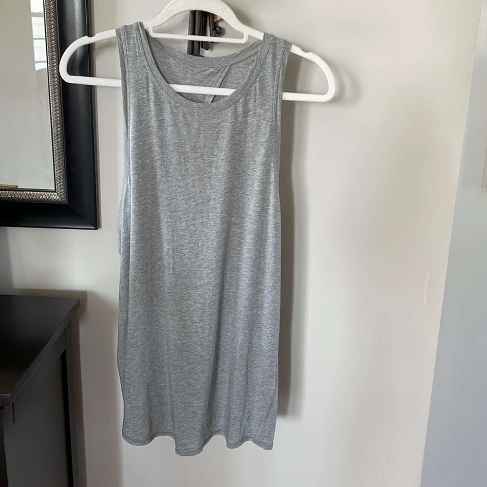 Lululemon tie back exercise top women’s size M